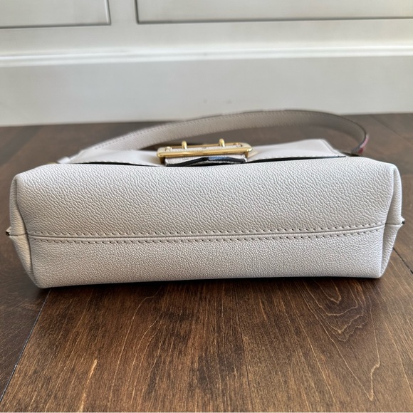 Burberry • Grain Calfskin Small Medley Crossbody • Limestone - Picture 4 of 15